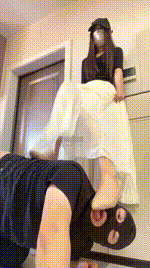 【CN足彩馆】长裙美少女美足诱惑JS260615-9