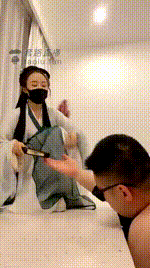 【乔安S】古风美女西瓜味道的袜子喂狗，舔鞋底脚喂食西瓜【25分钟】